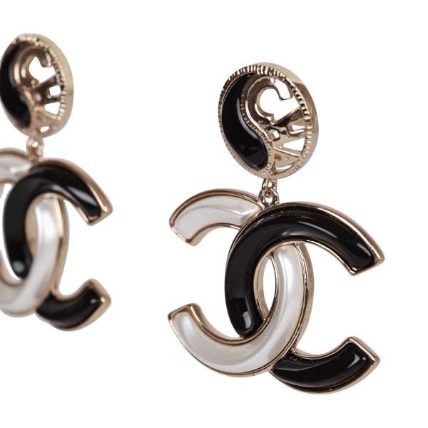 Chanel Black and White Enamel CC Logo Earrings display picture 1