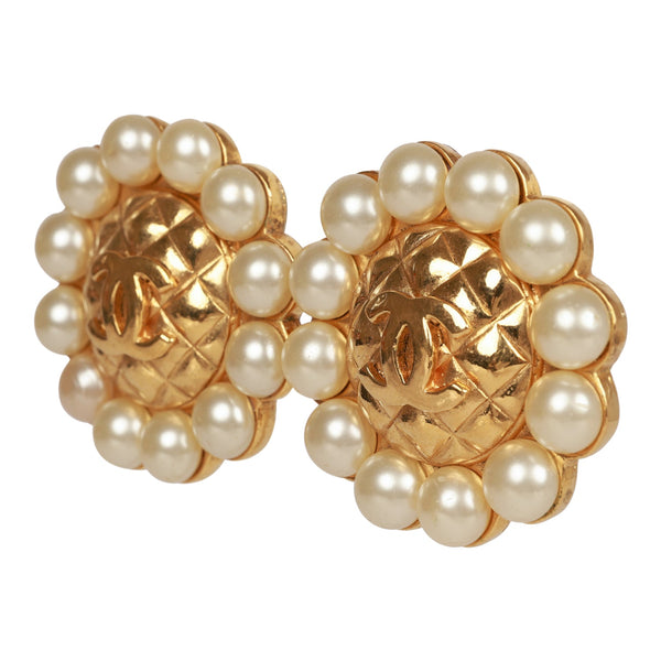 Vintage Chanel CC Logo Pearl Circle Gold Earrings – Madison Avenue