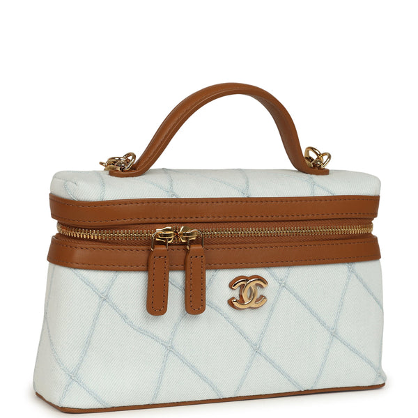 CHANEL Riviera 限定香水　限定先着ポーチ、ショップバック付き Chanel Coco Beach Top Handle Long Vanity Case with Chain Light Blue De