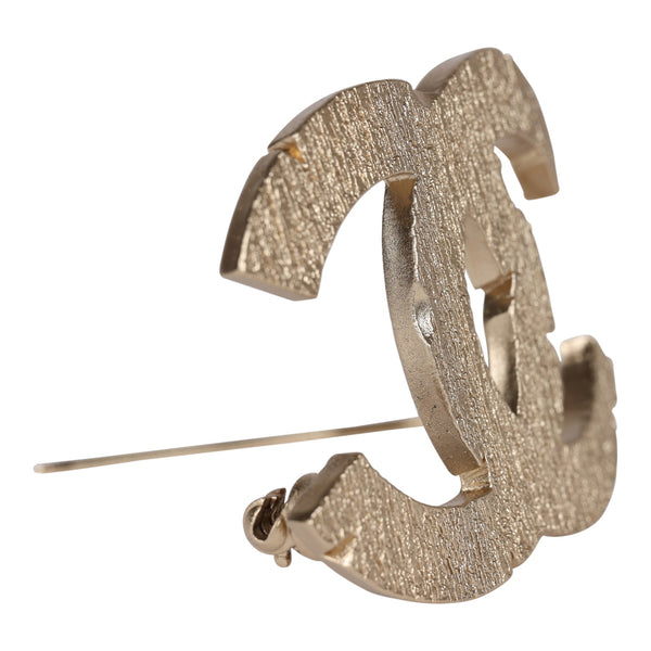 Chanel Textured CC Brooch Light Gold Metal – Madison Avenue Couture