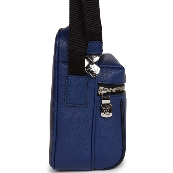 Louis Vuitton Outdoor Messenger Blue Taiga Monogram Leather ref.1008110 -  Joli Closet