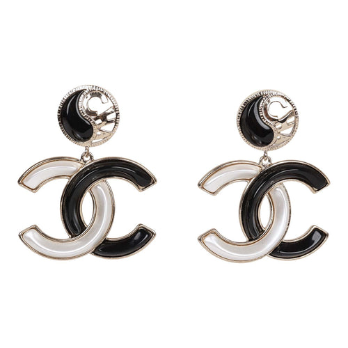 Chanel CC Stud Earrings Black Enamel and Gold Metal – Madison Avenue Couture