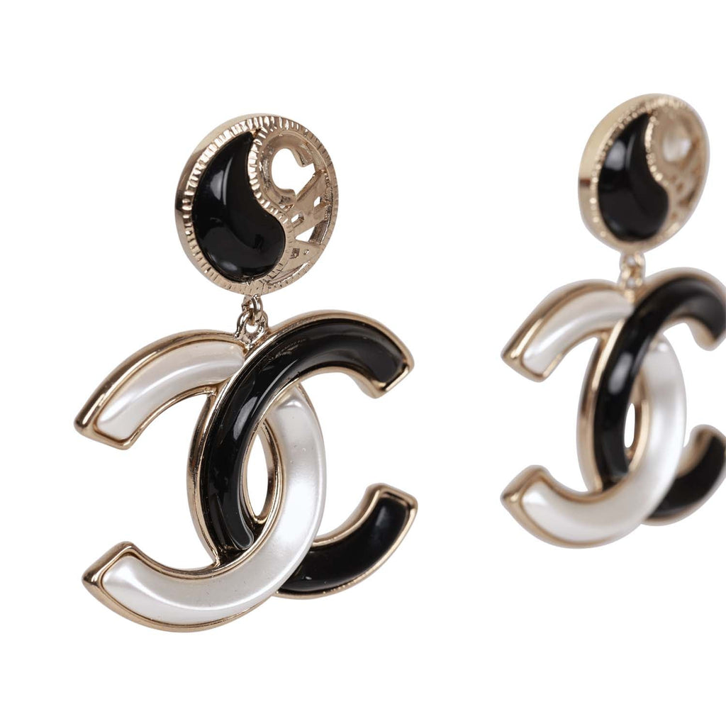 Chanel earrings Chanel Black in Metal  27834246