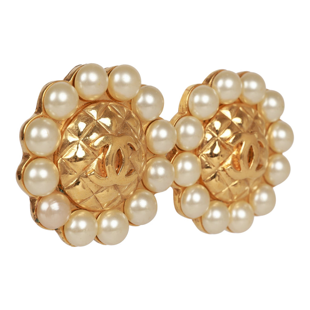 Chanel Vintage CC Logo Pearl Circle Gold Earrings – Madison Avenue Couture