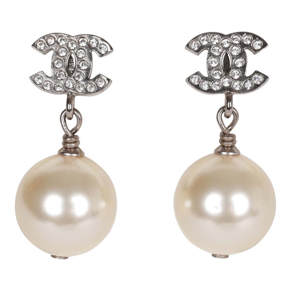 Pearl earrings Chanel Silver in Pearl - 25277153