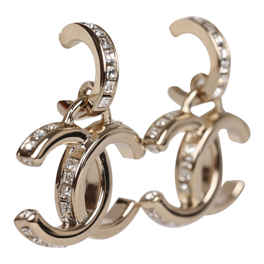 Chanel CC F14V Twisted crystal logo earrings gold colour hardware box Golden  Metal ref.724390 - Joli Closet