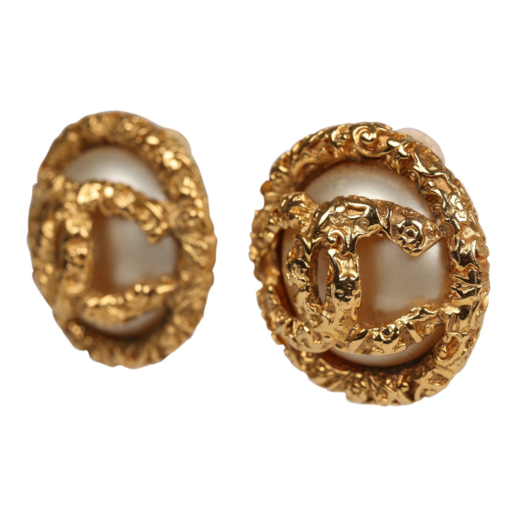 Authentic CHANEL Vintage Faux Pearl Earrings Clip-On Gold CHIC