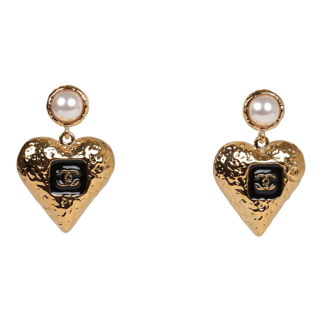 Chanel Heart Shaped CC Black Enamel, Faux Pearl, and Gold Metal Earrin –  Madison Avenue Couture