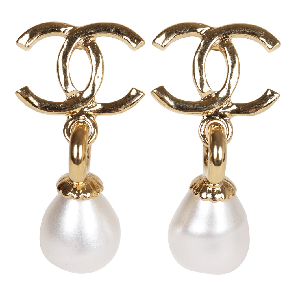 Chanel CC Pearl Drop Dangle Earrings Pearl & Gold Metal – Madison Avenue  Couture
