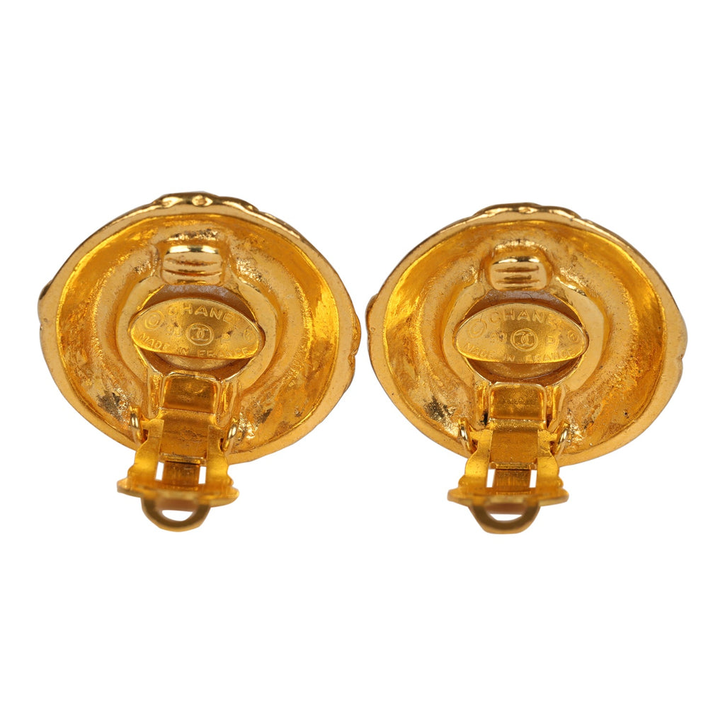 CHANEL Couture Vintage Clip-on Earrings in Gilt Metal and Pearl