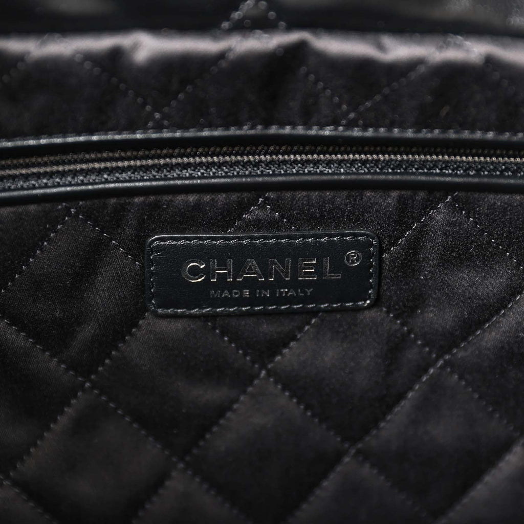 Chanel 22 Medium So Black