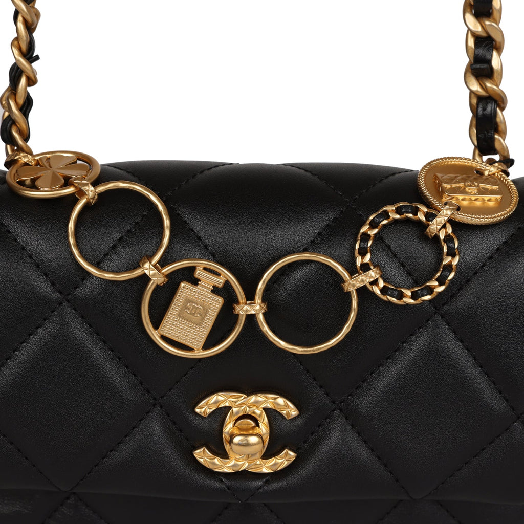 Chanel, Inc. Chanel 22 handbag, Shearling suede lambskin & gold