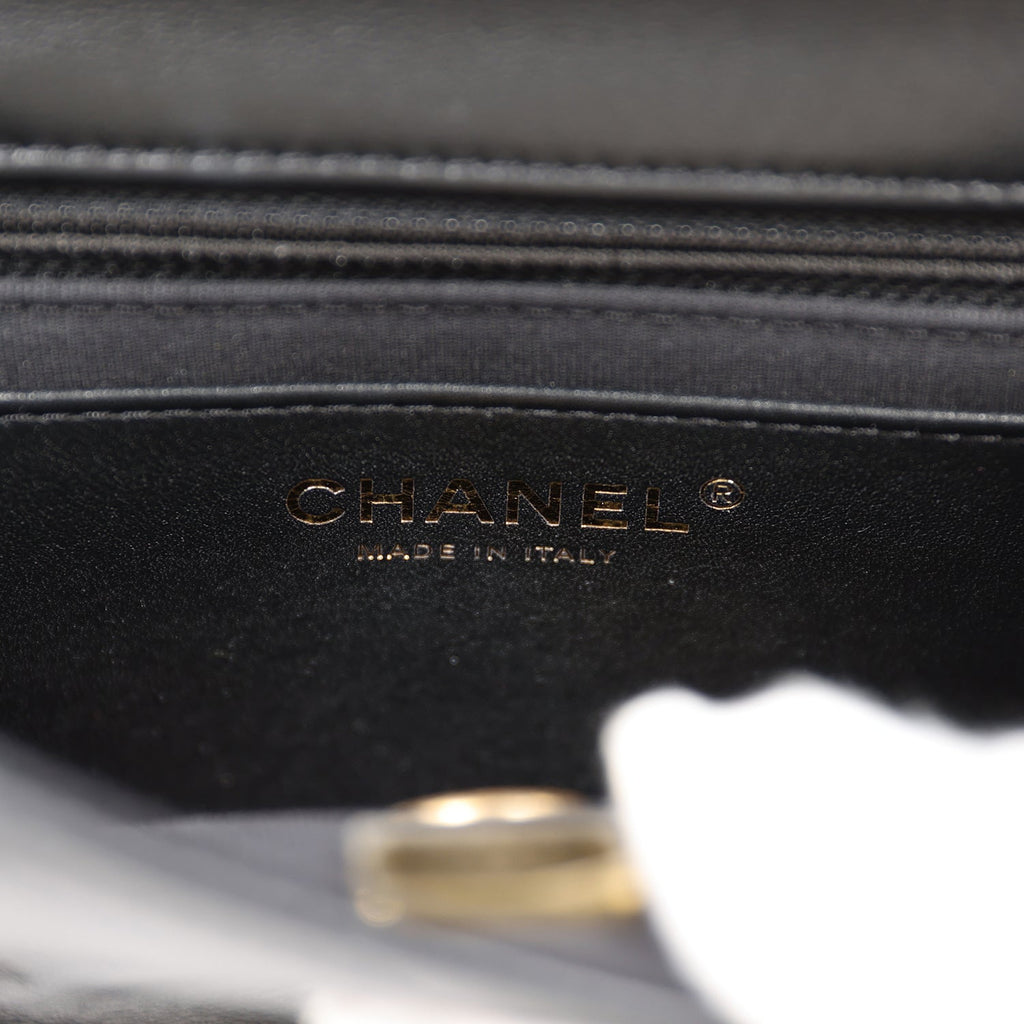 Chanel - Red Crinkled Leather Boy Chain Flap Bag / Silver-Aged - Shoulder Bag