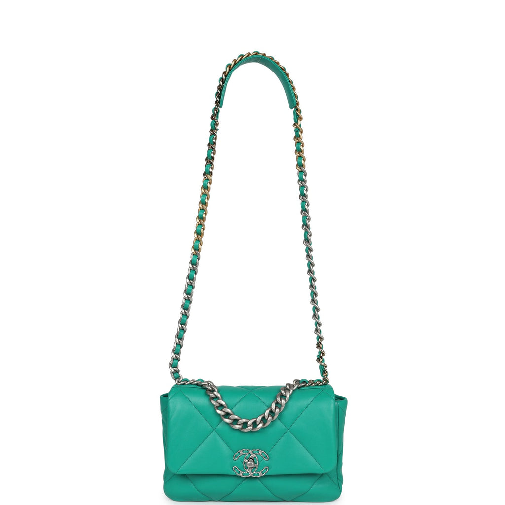 Outfit Chanel 19 Colors Chanel Medium 19 Flap Green Lambskin Mixed