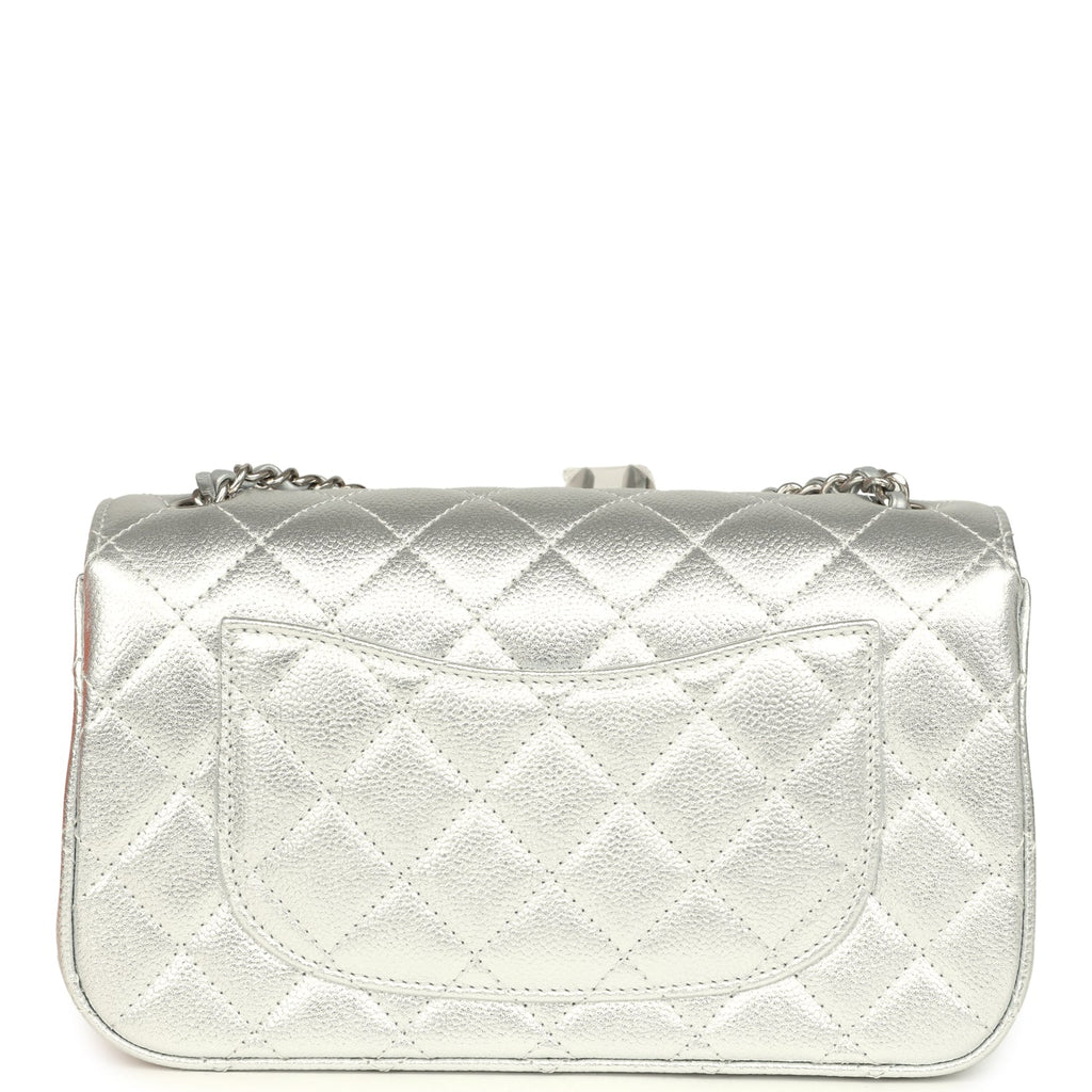 レア！！CHANEL アイボリー　ミニバッグ Chanel 25 mini handbag, Perforated calfskin & gold-tone metal