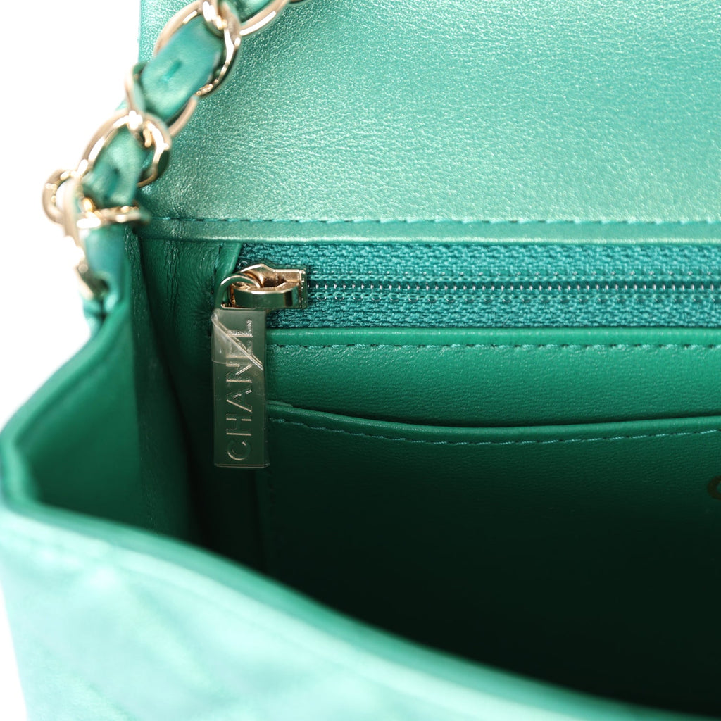 Chanel Classic Medium Flap 22A Iridescent Emerald Green Quilted