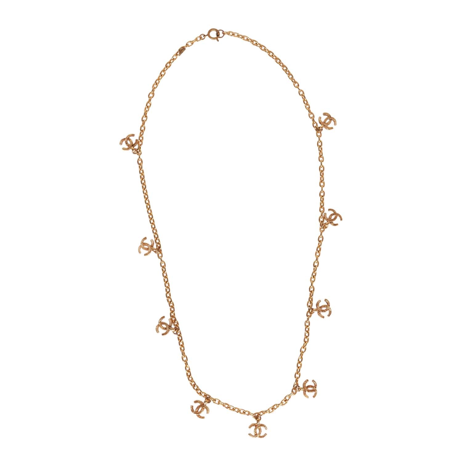 CC BRACELET IN GOLD PLATING CHAIN WITH MULTI CHARM