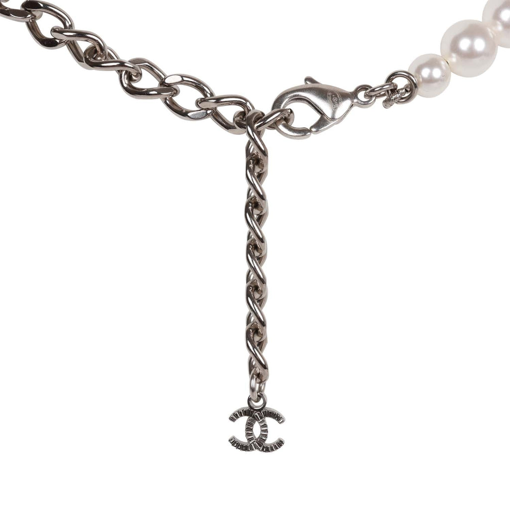 Chanel 05p Iridescent Cc Crystal And Faux Pearl Mosaic Necklace