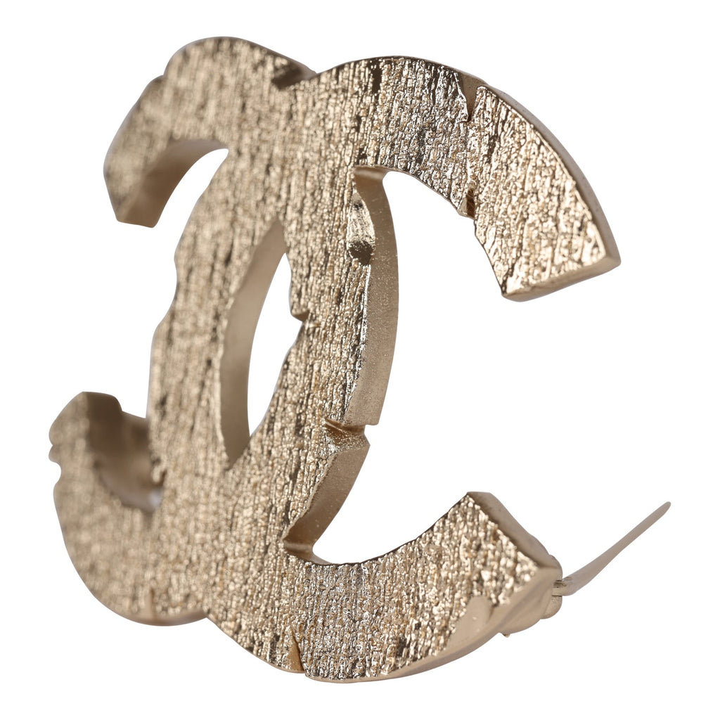 Chanel Textured CC Brooch Light Gold Metal – Madison Avenue Couture