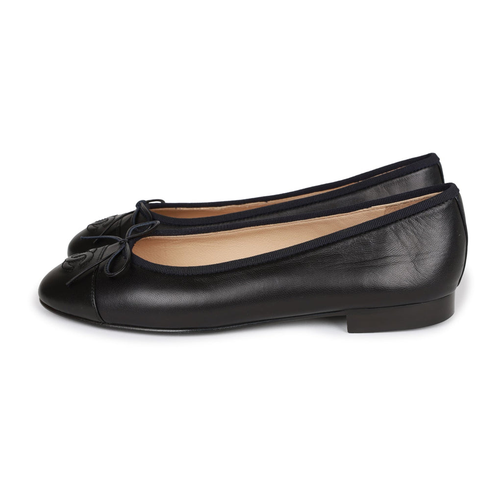 Chanel Black Leather and Patent CC Cap-Toe Bow Ballet Flats Size 38 Chanel