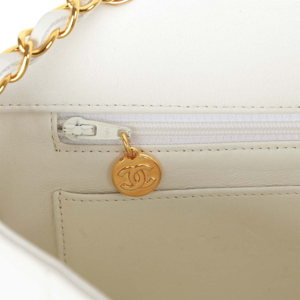 Chanel Seasonal Single Flap Bag Medium Lambskin Leather – l'Étoile de Saint  Honoré