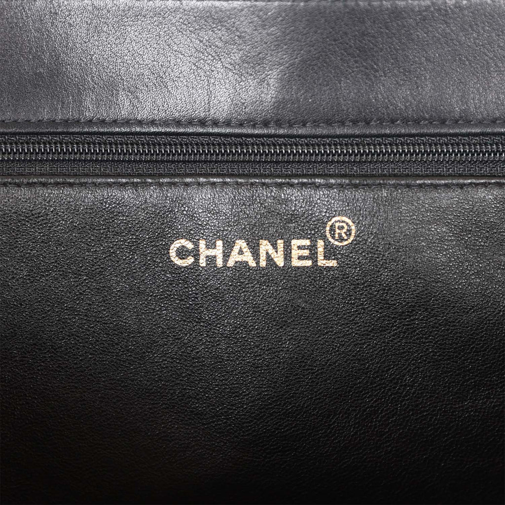Chanel Vintage - Caviar Petit Timeless Shopping Tote Bag - White