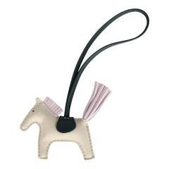 Hermes Pegasus Rodeo Charm PM Mauve Pale/Craie/Vert Cypress Milo Lambskin