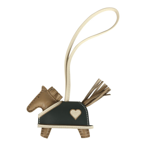 Hermes Rodeo Robeo Coeur Charm PM Beige Marfa, Craie, Vert Mangrove Milo Lambskin