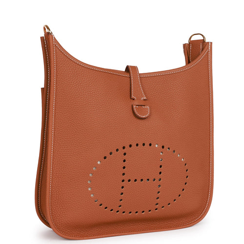 The Artistry of the Hermès Evelyne Bag: Sleek Simplicity at its Finest –  LuxUness