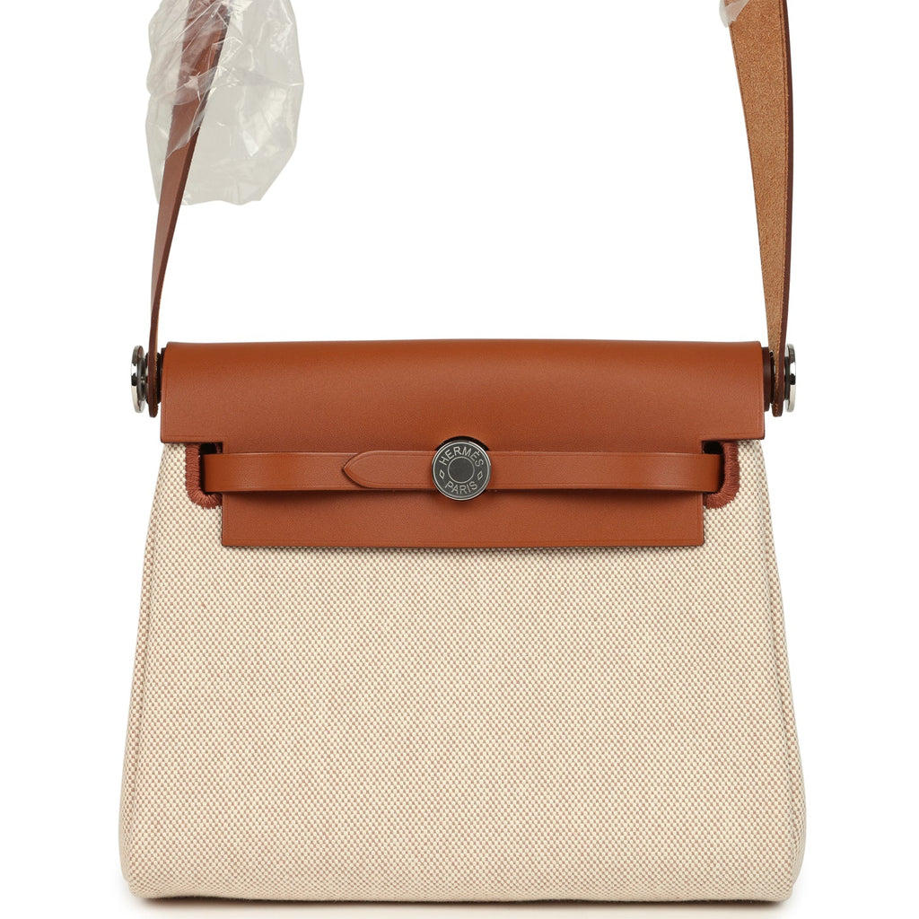 ARNYSバッグ　charvet HERMES hender scheme Hermes Herbag Zip 20 Mini Ecru and Beige Toile H Canvas and Fauve Vach