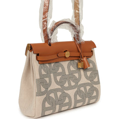 Hermes Herbag Zip PM 31 "Circuit 24" Naturel, Ecru-Gris Meyer Toile H Plume Canvas, Naturel Hunter Gold Hardware
