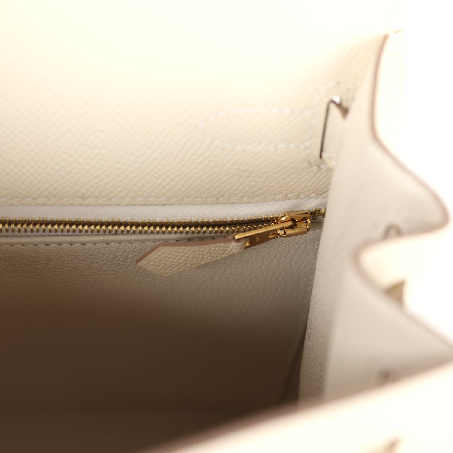 Hermes Kelly Sellier 28 Craie Epsom Gold Hardware – Madison Avenue Couture