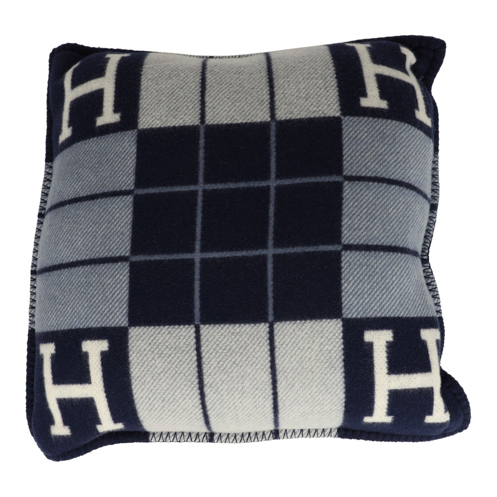 Coussin décoratif Avalon III rouge H/écru Hermès, petit modèle Coussin décoratif Avalon III rouge H/écru Hermès, petit modèle