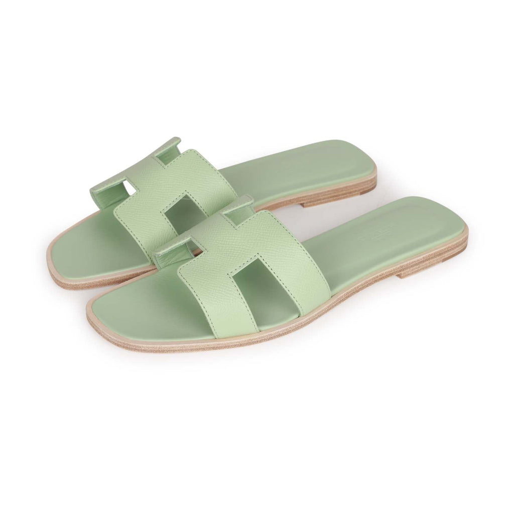 Leather flip flops Louis Vuitton Green size 37.5 EU in Leather
