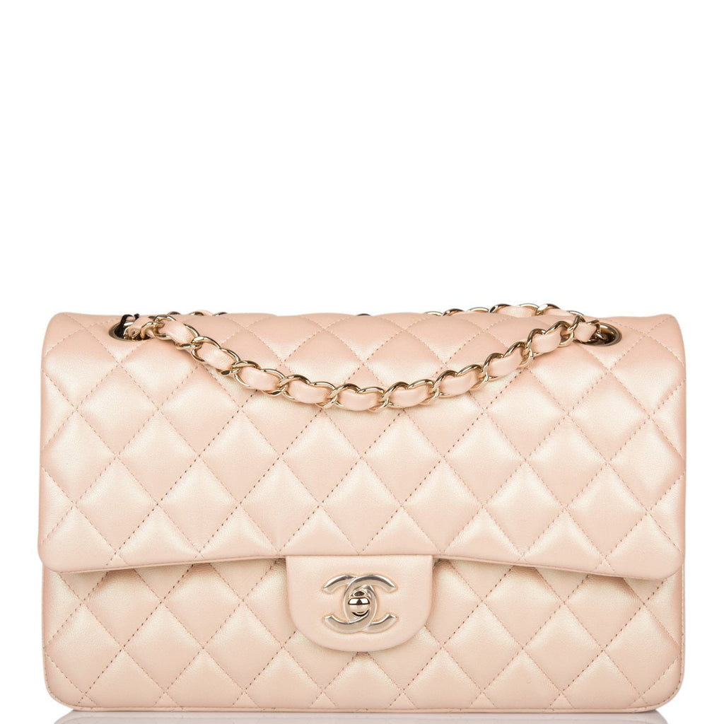 What's In My Iridescent Beige Chanel Classic Flap 