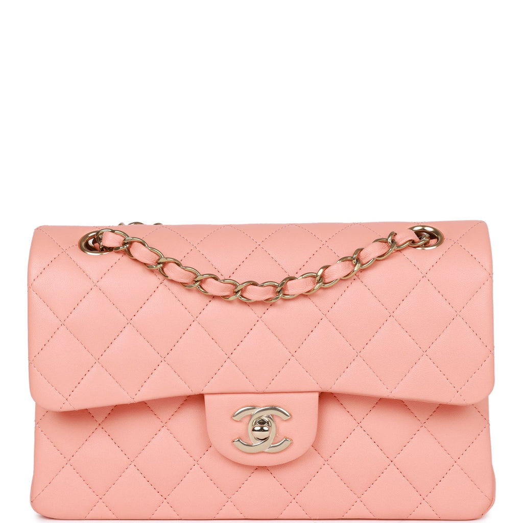WHATS IN MY CHANEL BAG  Pink Chanel Small Classic Flap 