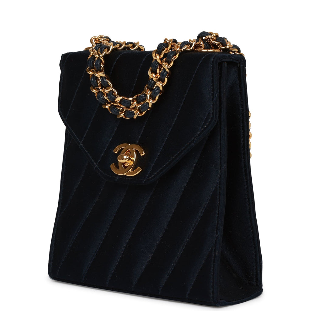 classic chanel clutch with chain