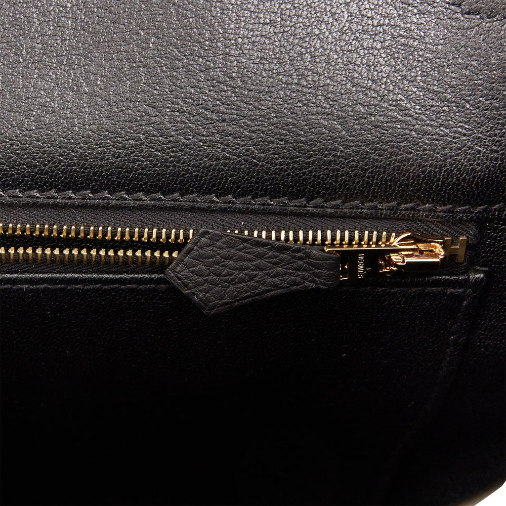 Birkin 40 in Black Togo leather with Gold hardware. 🐝 This Hermès