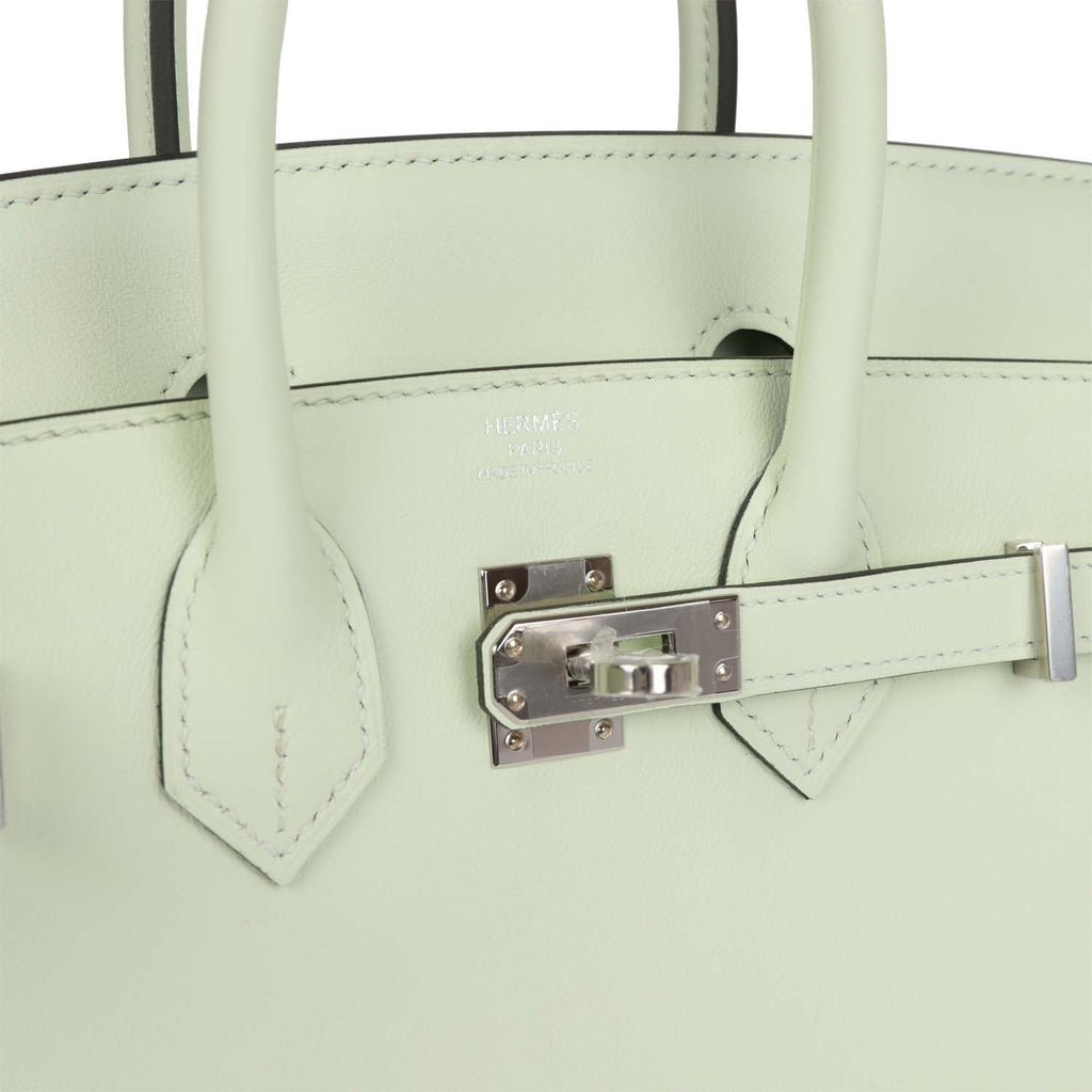 Stunning! 🤩 Show your spring colors with our Brand New Birkin 25 in Vert  Fizz Swift leather with Silver hardware! 👒🌱Let your outfit bloom…