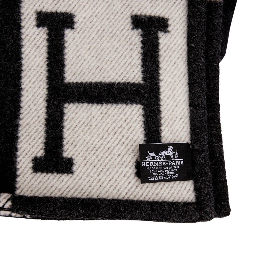 Hermes "Avalon III" Ecru and Black Blanket