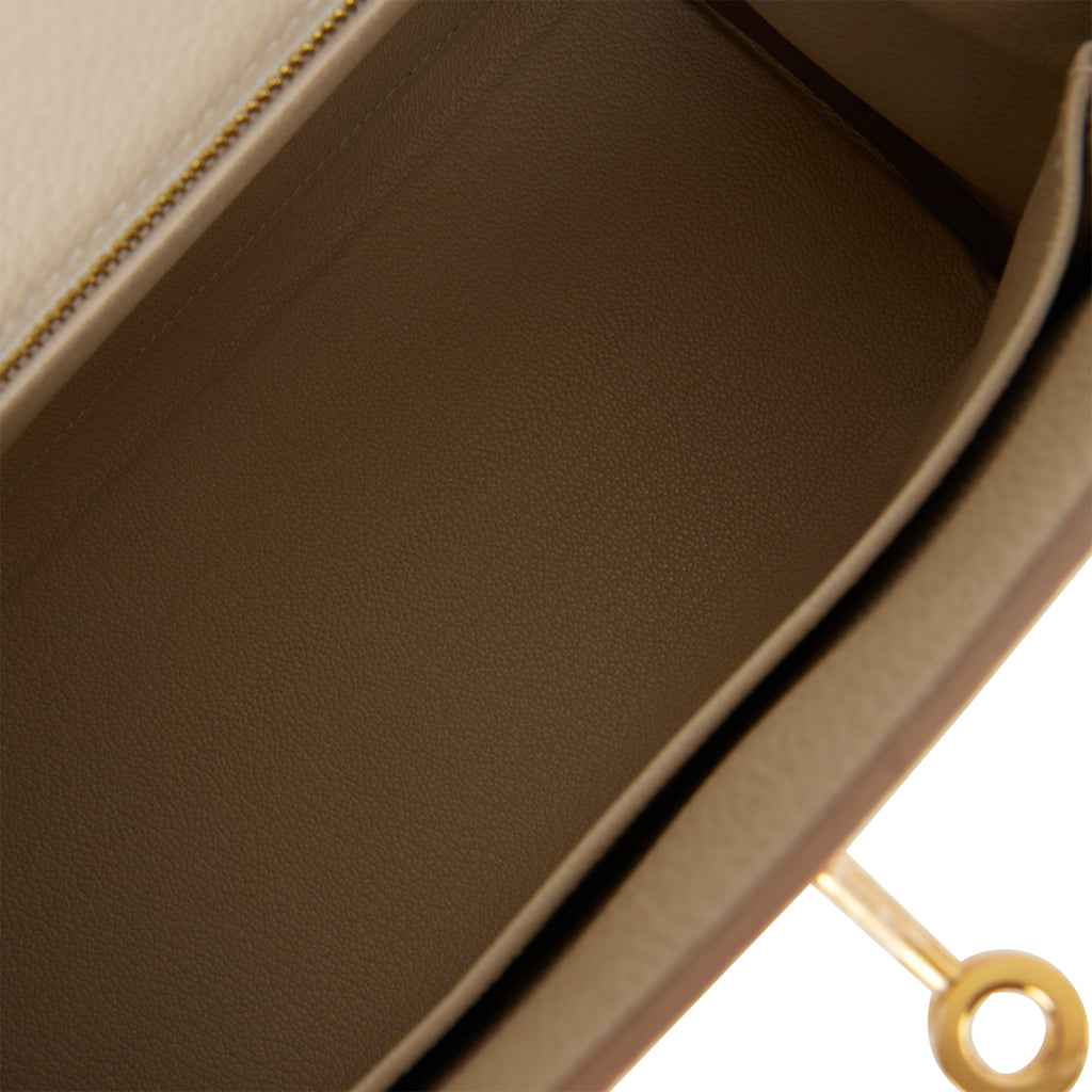 Hermès Kelly 25 Retourne Rouge de Coeur Togo with Gold Hardware For Sale at  1stDibs