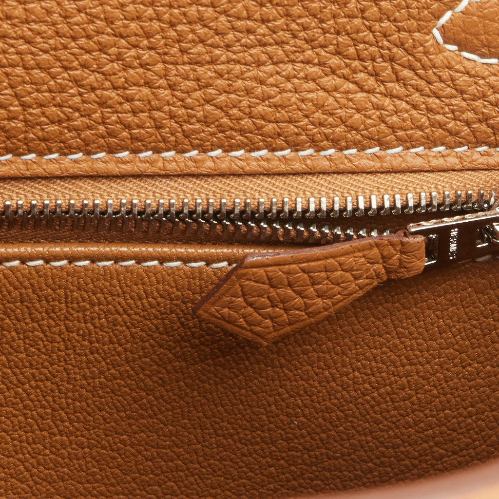 Hermès Kelly 25 Retourne In Gold Togo With Gold Hardware in Brown