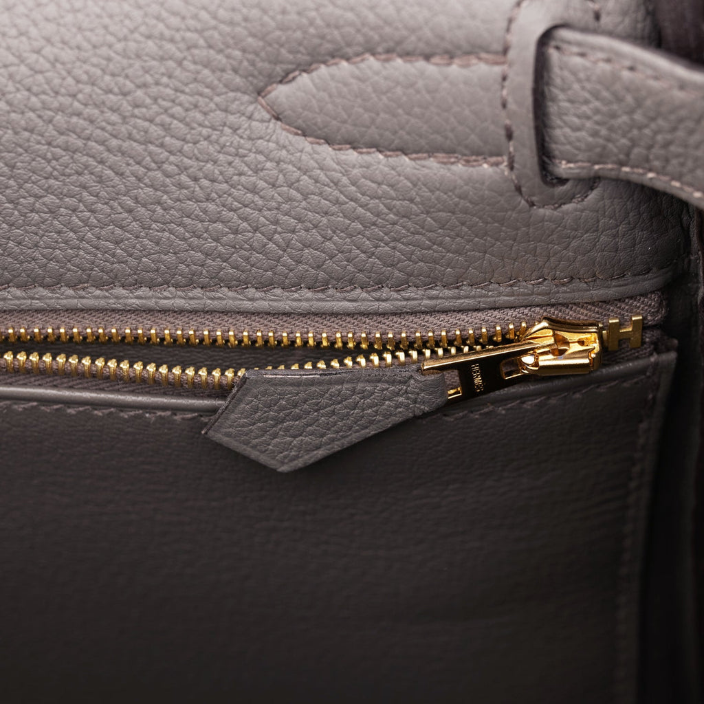 Hermès Kelly 28cm Retourne Veau Togo 81 Gris Tourterelle Gold Hardware –  SukiLux